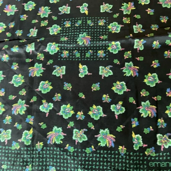 Emanuel Ungaro Black Silk Scarf with Green Floral Motif 22“ x 22“ - Picture 8 of 10